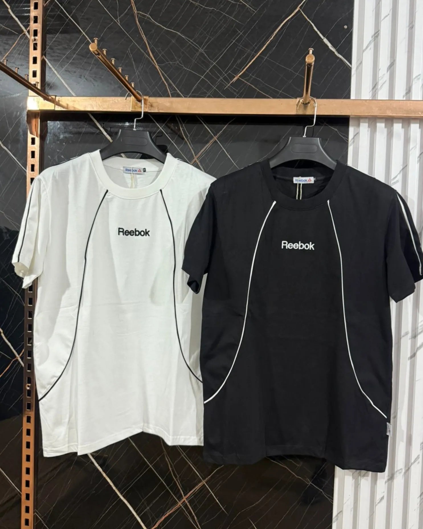 CAMISETA PREMIUM REB00K Retro