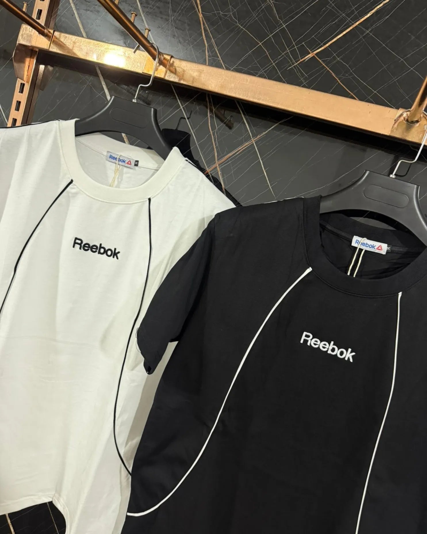 CAMISETA PREMIUM REB00K Retro